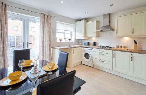 Burton on Trent House | Host & Stay - Happy Home