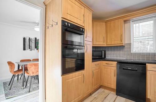 Launceston House | Host & Stay | Hazelnut House