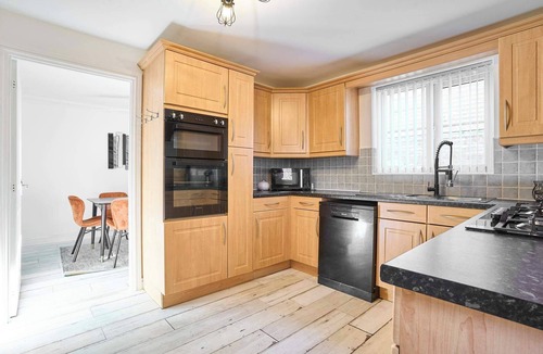 Launceston House | Host & Stay | Hazelnut House