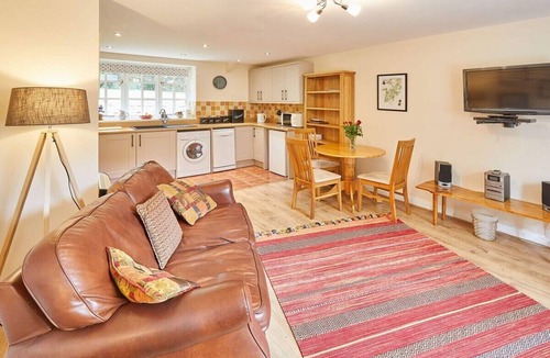 Pickering House | Host & Stay | Heron Cottage