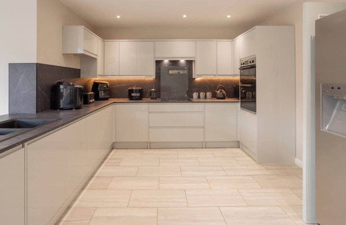 Pottersbury House | Host & Stay | High Gables