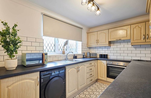 Castleford House | Host & Stay | Joffre Avenue