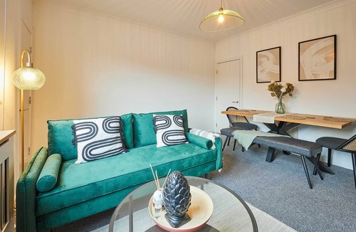 Castleford House | Host & Stay | Joffre Avenue