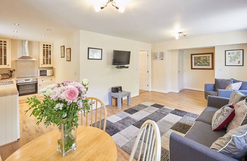 Pickering House | Host & Stay | Kingfisher Cottage