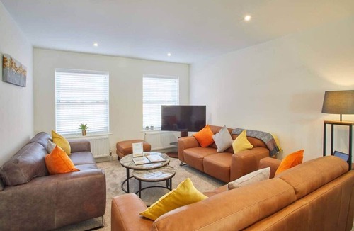 Whitby House | Host & Stay | Lemonade Arch