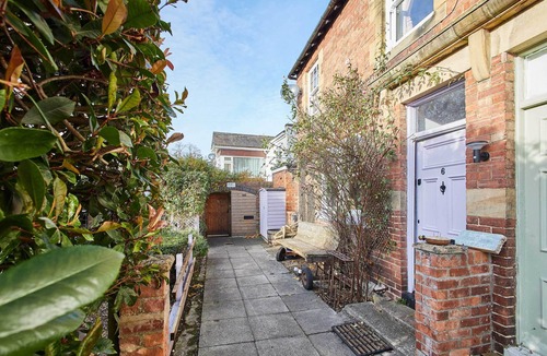 Morpeth House | Host & Stay | Lilac Cottage