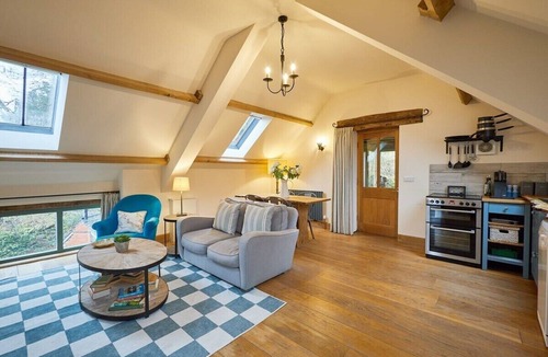 Cwmdu House | Host & Stay | Llewenau Draw