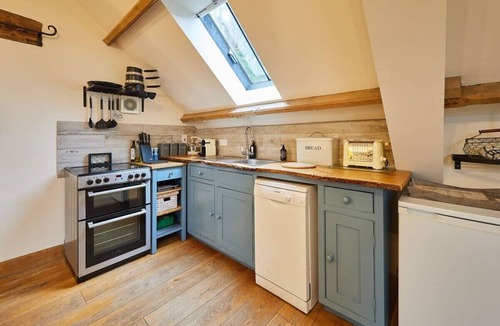 Cwmdu House | Host & Stay | Llewenau Draw