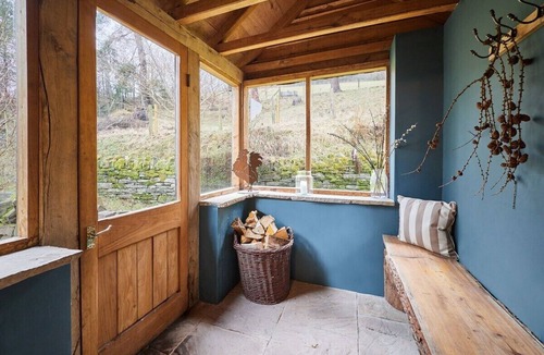 Cwmdu House | Host & Stay | Llewenau Draw