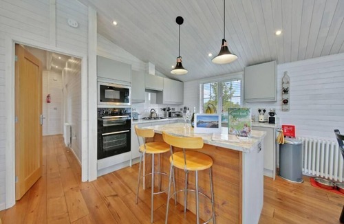 Willington House | Host & Stay | Mahonia Lodge