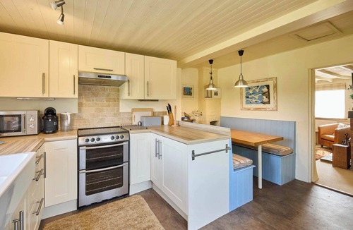 Saxthorpe House | Host & Stay | Pebble Cottage