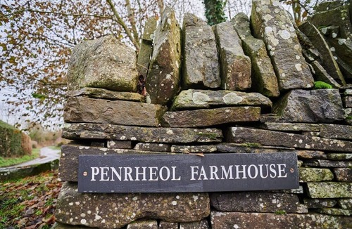 Llanfihangel Tal-y-llyn House | Host & Stay | Penrheol Farmhouse
