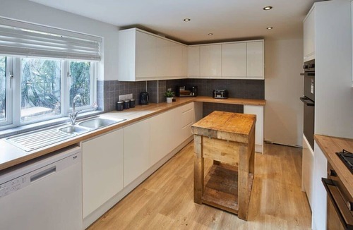 Robin Hood's Bay House | Host & Stay | Raven House