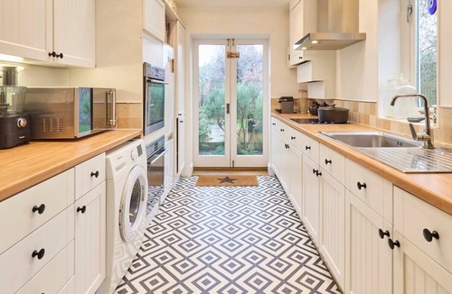 Canterbury Villa | Host & Stay | Roper Villa