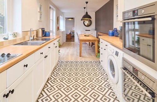 Canterbury Villa | Host & Stay | Roper Villa