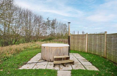 Beccles Ski Chalet | Host & Stay - Secret Garden