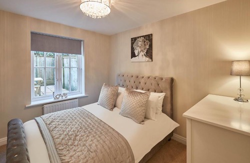 Whitby House | Host & Stay - Seven Bells