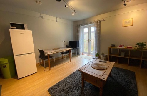 Walton House | Host & Stay | Studley Knapp