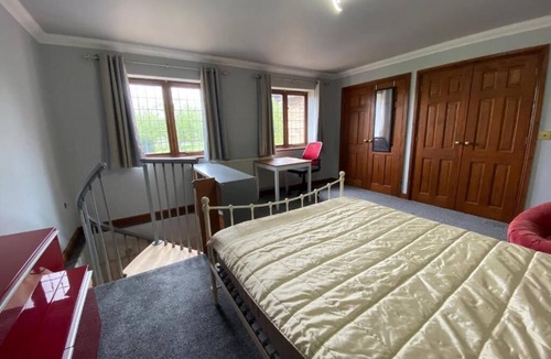 Walton House | Host & Stay | Studley Knapp