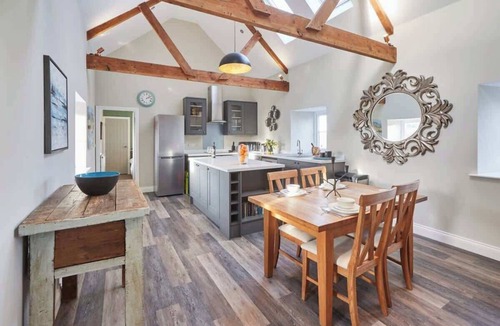 Fenwick Apartment | Host & Stay | The Loft