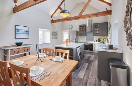 Fenwick Apartment | Host & Stay | The Loft