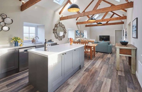 Fenwick Apartment | Host & Stay | The Loft