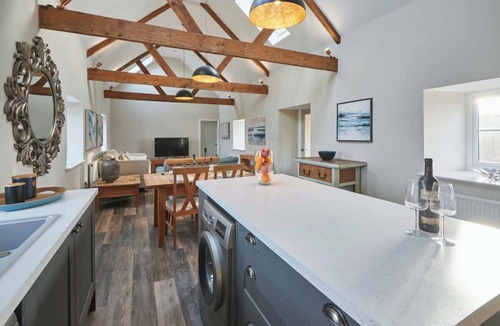 Fenwick Apartment | Host & Stay | The Loft