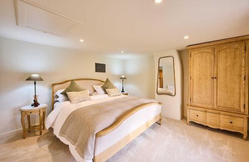 Wymondham House | Host & Stay The Coral Cottage