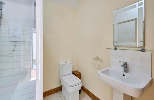 Melton Constable Ski Chalet | Host & Stay - The Lodge