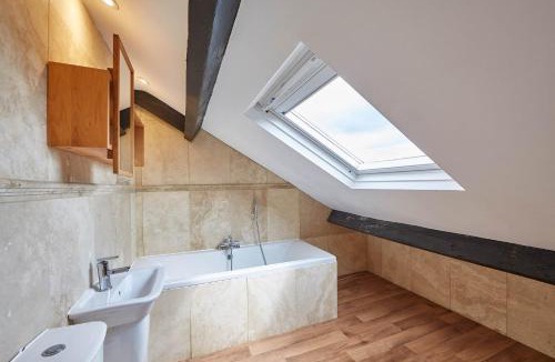 West Cliff Apartment | Host & Stay - The Loft