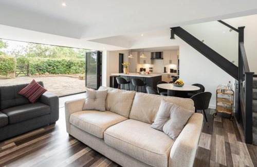 Radbourne House | Host & Stay - The Stable