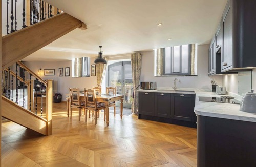 Hexham House | Host & Stay | The Tiny Chapel