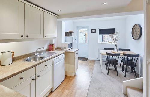 Great Ayton House | Host Stay Waterlily Cottage