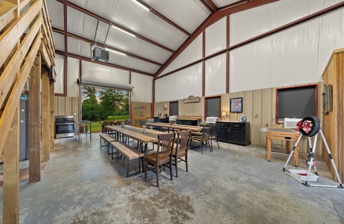 Lockesburg House | Host Your Event - 20 Acres - Hot Tub - ATV Trails