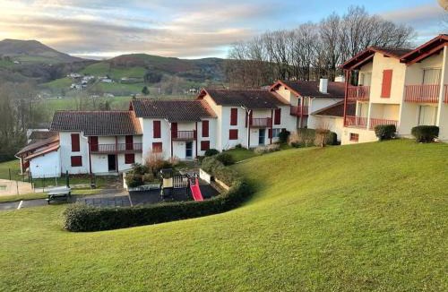 Souraide Apartment | HOSTA Piscine Vue Montagnes
