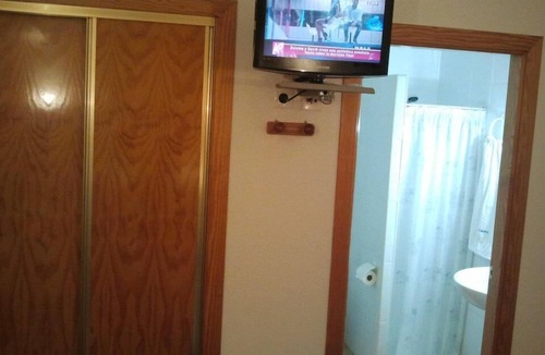Arneva Hotel | Hostal Arneva