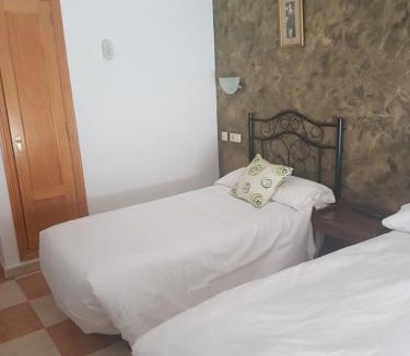 Carboneras de Guadazaon House | Hostal Cabañas