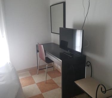 Carboneras de Guadazaon House | Hostal Cabañas
