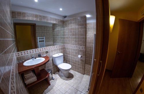 Cantonigros House | Hostal Cabrerès