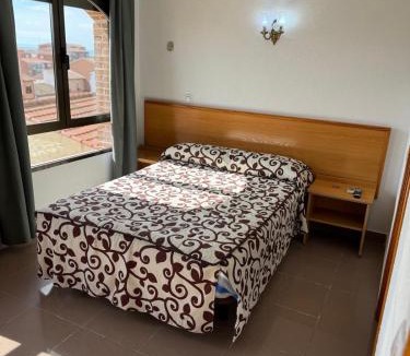 Cazalegas House | Hostal cazalegas
