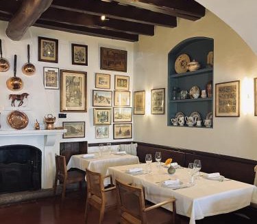 Cabrils Hotel | Hostal de la Plaça - Hotel Boutique