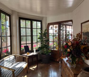 Cabrils Hotel | Hostal de la Plaça - Hotel Boutique