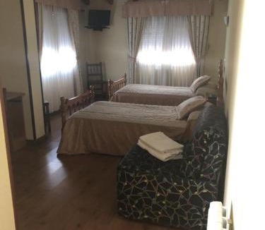 Cilleruelo de Bezana House | HOSTAL EL ESCUDO