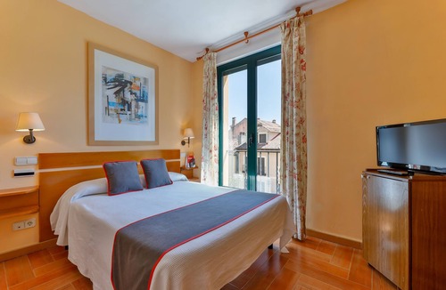 La Granja de San Ildefonso House | Hostal la Chata by Vivere Stays