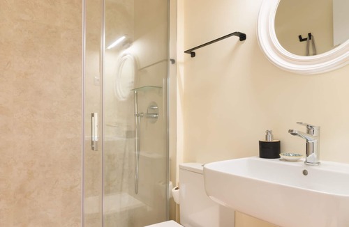 Literary Quarter Hostel | Hostal Evoke Madrid