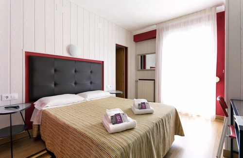 Caldes de Malavella Hostel | Hostal Fabrellas