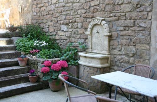 Buera House | Hostal La Fuente