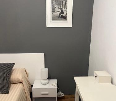 Arenys de Mar House | Hostal La Lluna