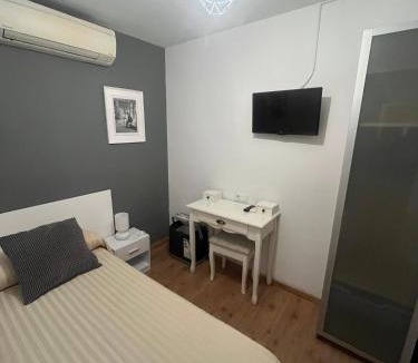 Arenys de Mar House | Hostal La Lluna