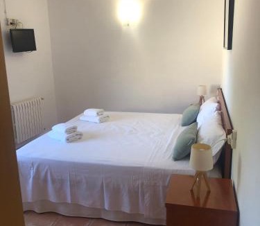 Terrades Hotel | Hostal la Salut de Terrades